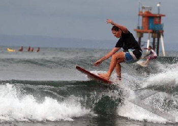 PANTAI BATU KARAS TUJUAN PAPORIT BAGI TURIS ASING