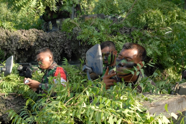 Pasukan Lanud Wiriadinata Latihan Perang di Pangandaran