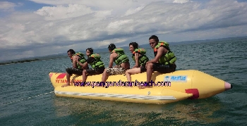 Wahana Banana Boat Di Pantai Batukaras
