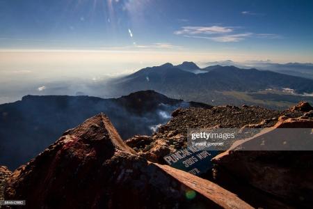 Keindahan Alam Indonesia: Gunung Kerinci, Perjalanan Menuju Puncak Tertinggi di Sumatera 