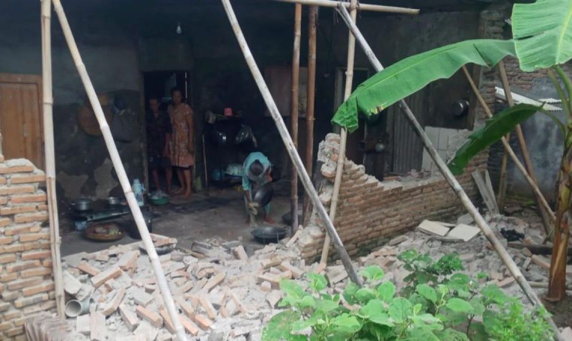 Tagana Garut Gempa Bumi Merusak Rumah Warga Di Pangandaran